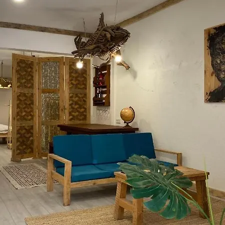 Апартаменты Cozy Design Flat In The Heart Of